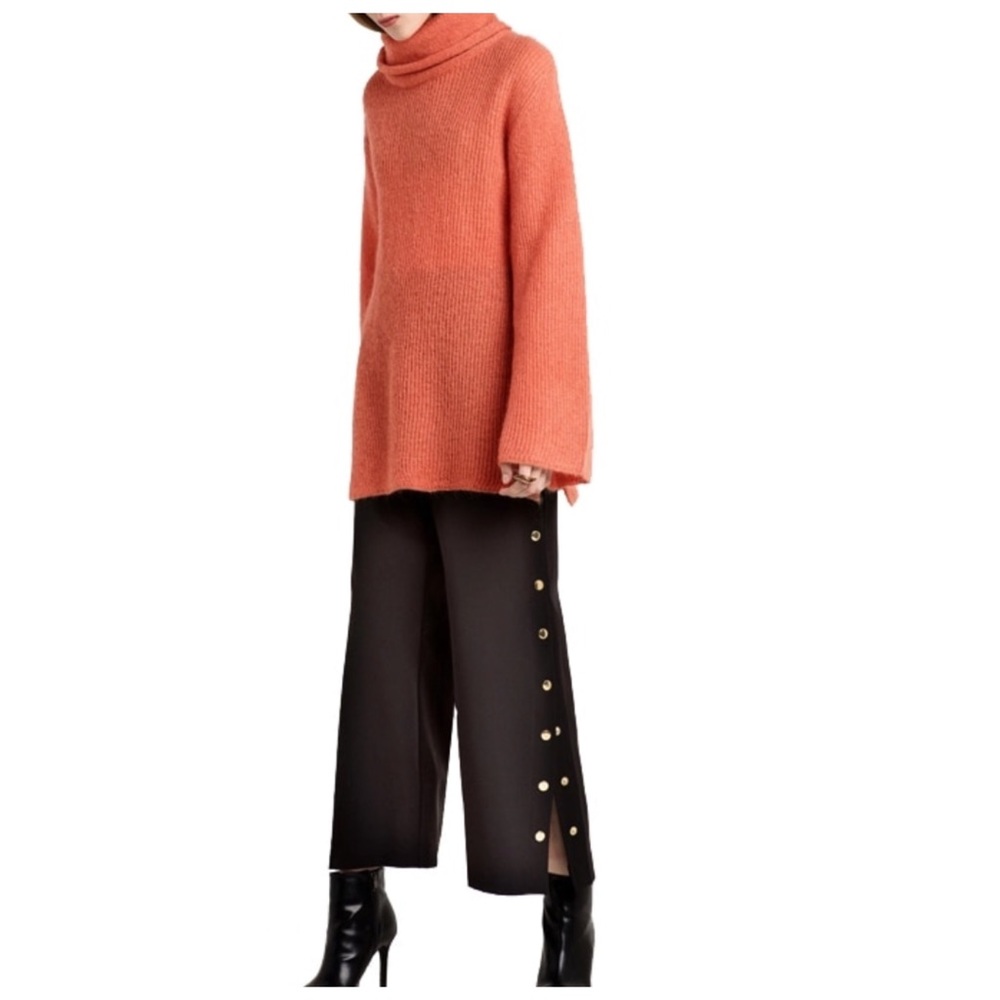 ‼️LAST CALL PRICE FIRM Bell Sleeve Sweater - Picture 4 of 4